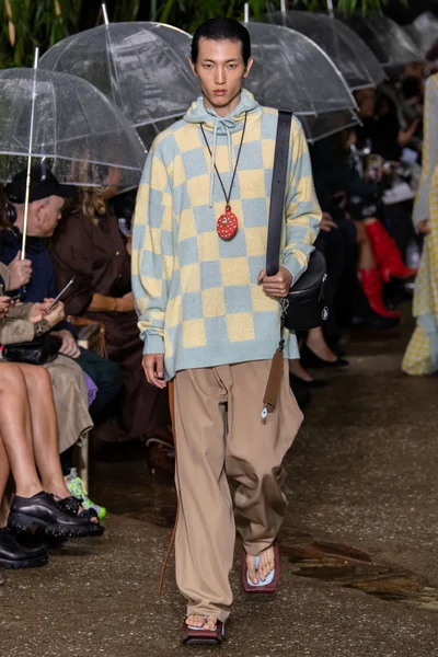 Look 27